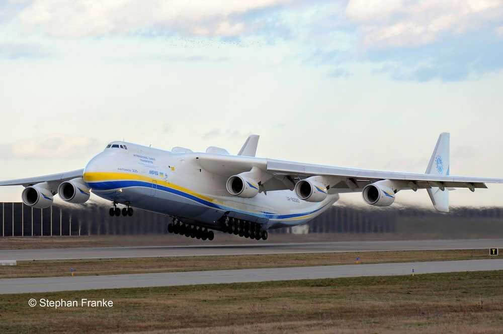 KIT PARA MONTAR REVELL AVIÃO ANTONOV AN-225 MRIJA 1/144 60CM 227